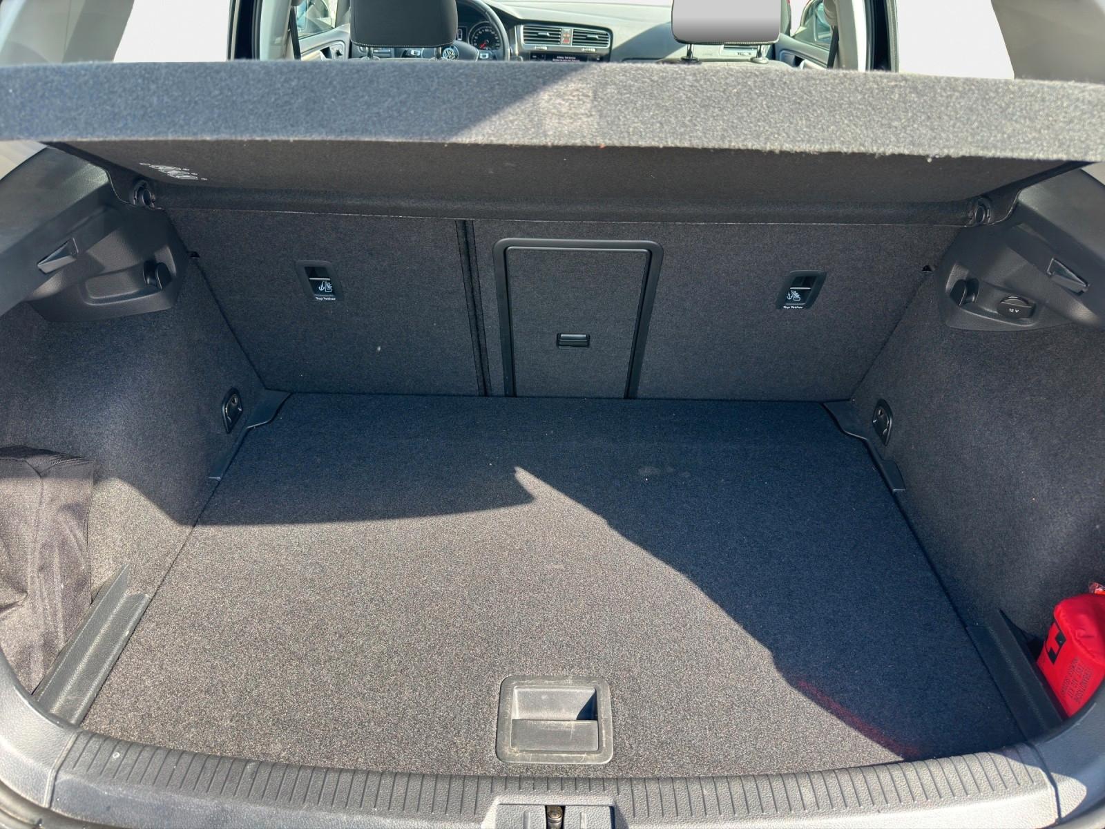 Volkswagen Golf VII Lim. Comfortline +Navi+Shz+