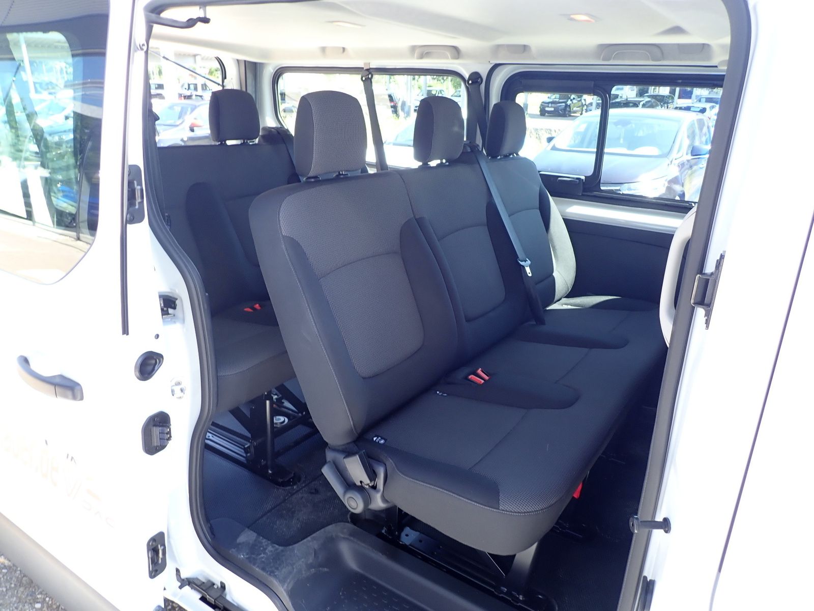 Fahrzeugabbildung Renault Trafic Pkw Grand Authentic Blue dCi 110 MY25