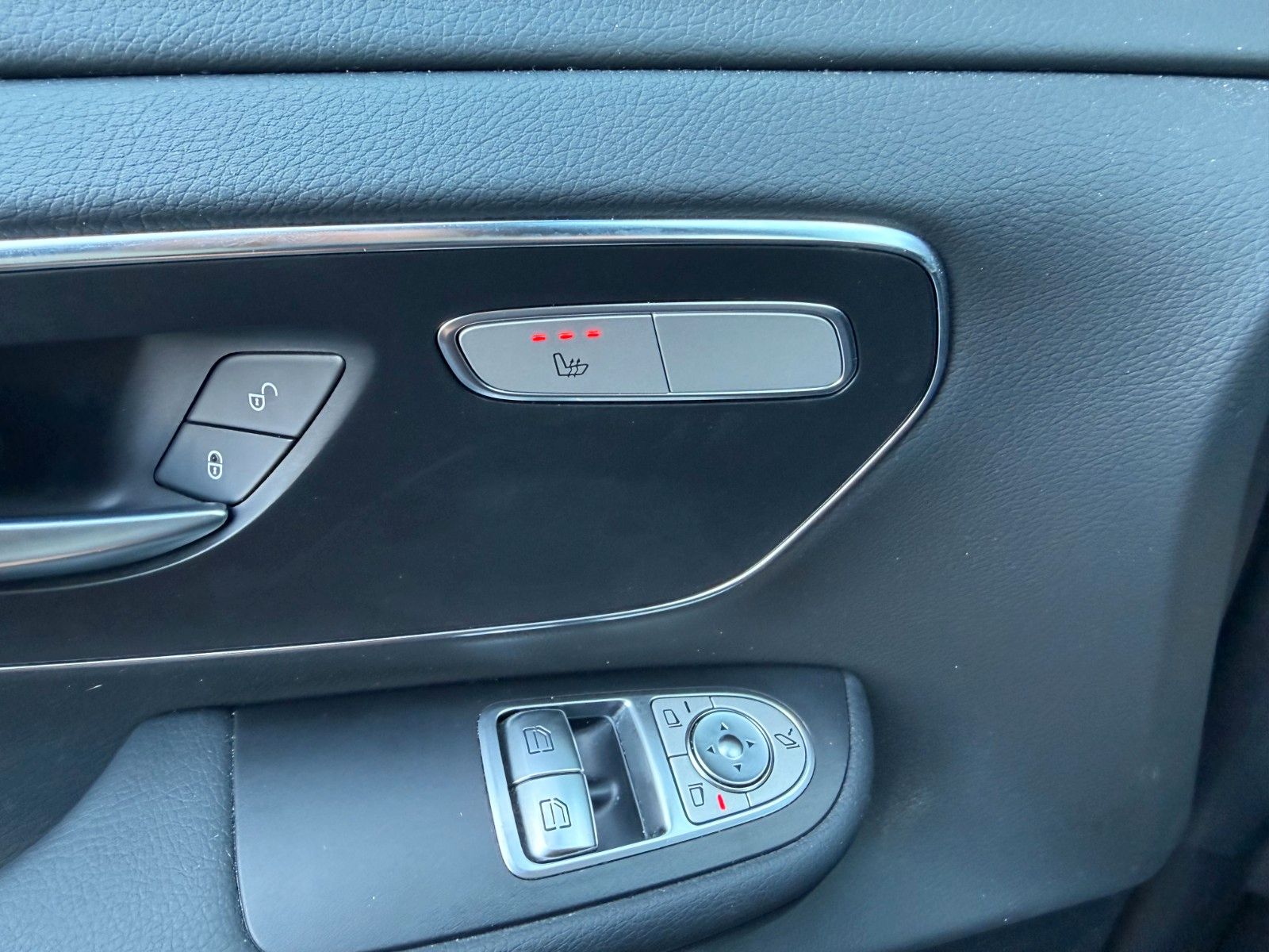 Fahrzeugabbildung Mercedes-Benz V 250 d STYLE Tisch AHK2,5 DISTRONIC Stdh AIRMAT