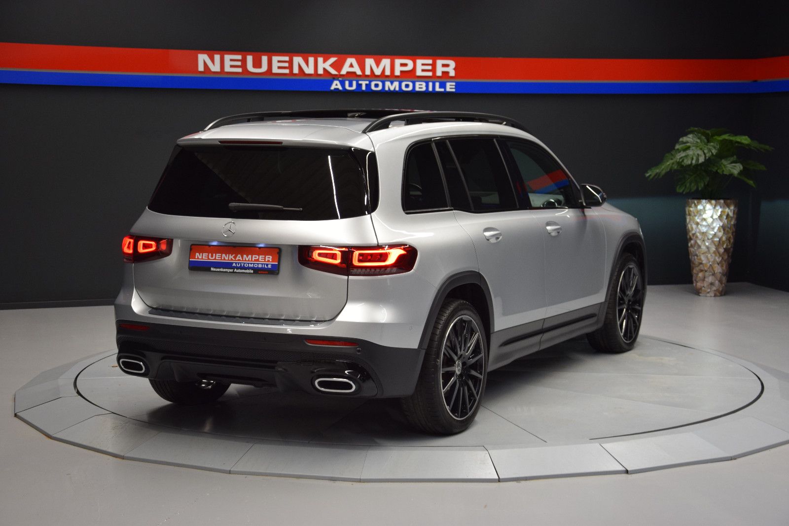 Fahrzeugabbildung Mercedes-Benz GLB 220 d AMG Line Pano. Kamera LED AHK 20 Zoll
