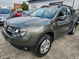 Dacia Duster I Laureate 4x4 PDC 1.Hand AHK - Dacia Duster aus 2014 mit Diesel-Antrieb: Allradantrieb, Geländewagen