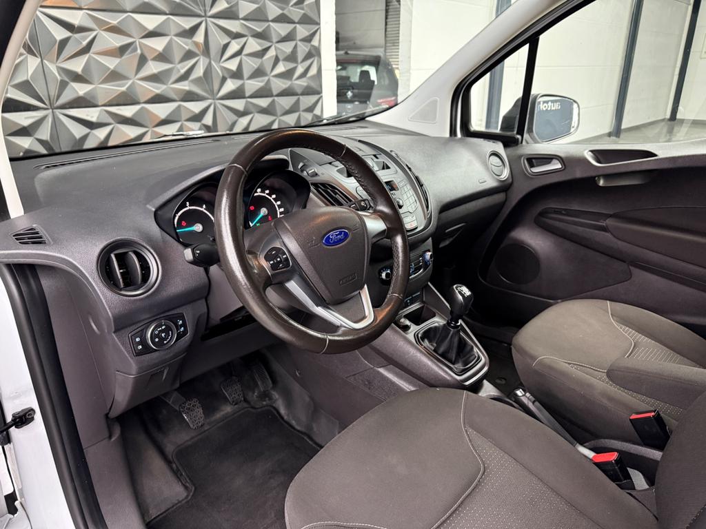 Ford Transit Courier 1.5 TDCi, Foto 22 von 40