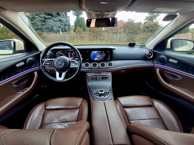 MERCEDES-BENZ E 220