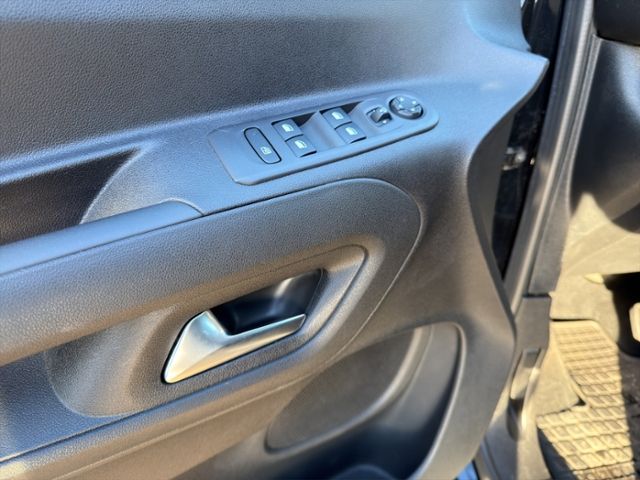 Fahrzeugabbildung Opel Combo Life E Edition XL Rollstuhlrampe