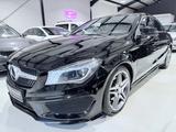 Mercedes-Benz CLA 180 AMG Line/Panorama/Alcantara/Navi/PDC - Mercedes-Benz CLA 180: AMG