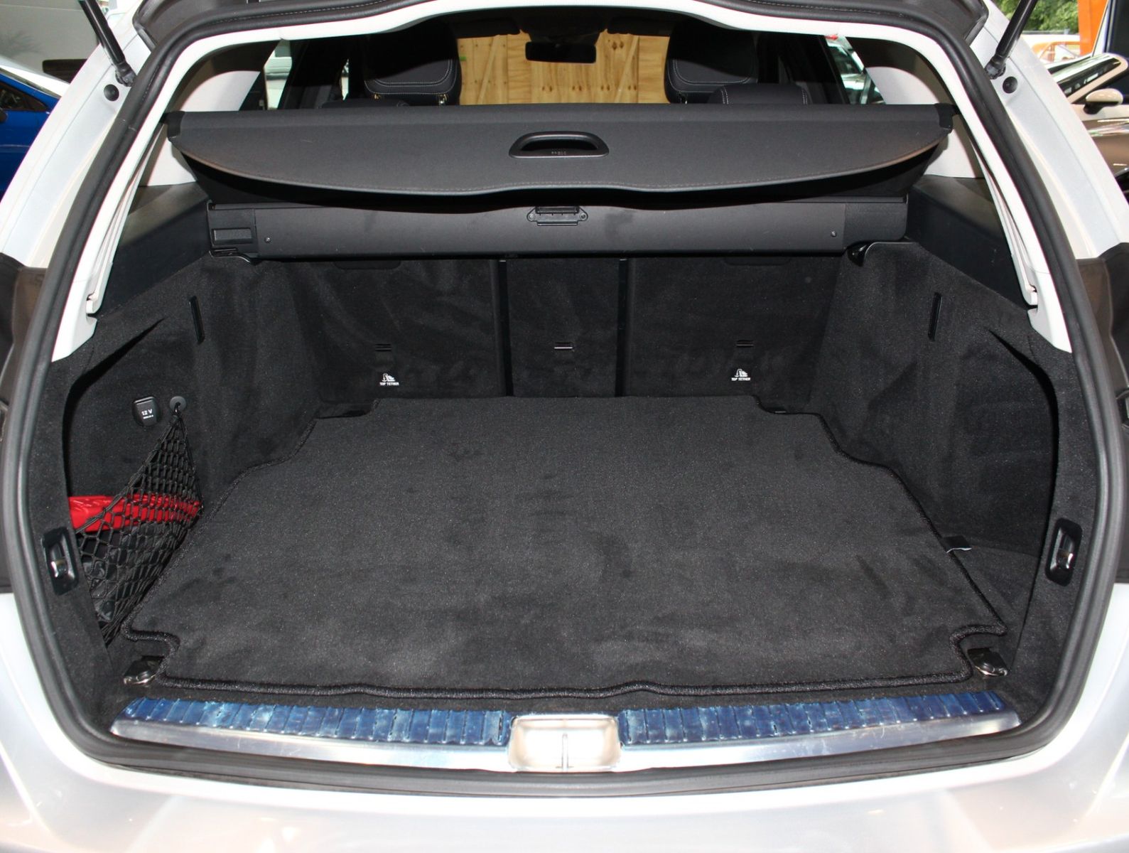 Fahrzeugabbildung Mercedes-Benz C 200 T Avantgarde Distronic*elekt. AHK*LED