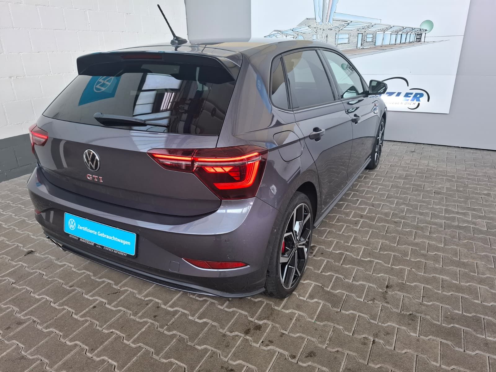 Fahrzeugabbildung Volkswagen Polo GTI 2.0 TSI DSG +ACC +IQ.Light +IQ.Drive