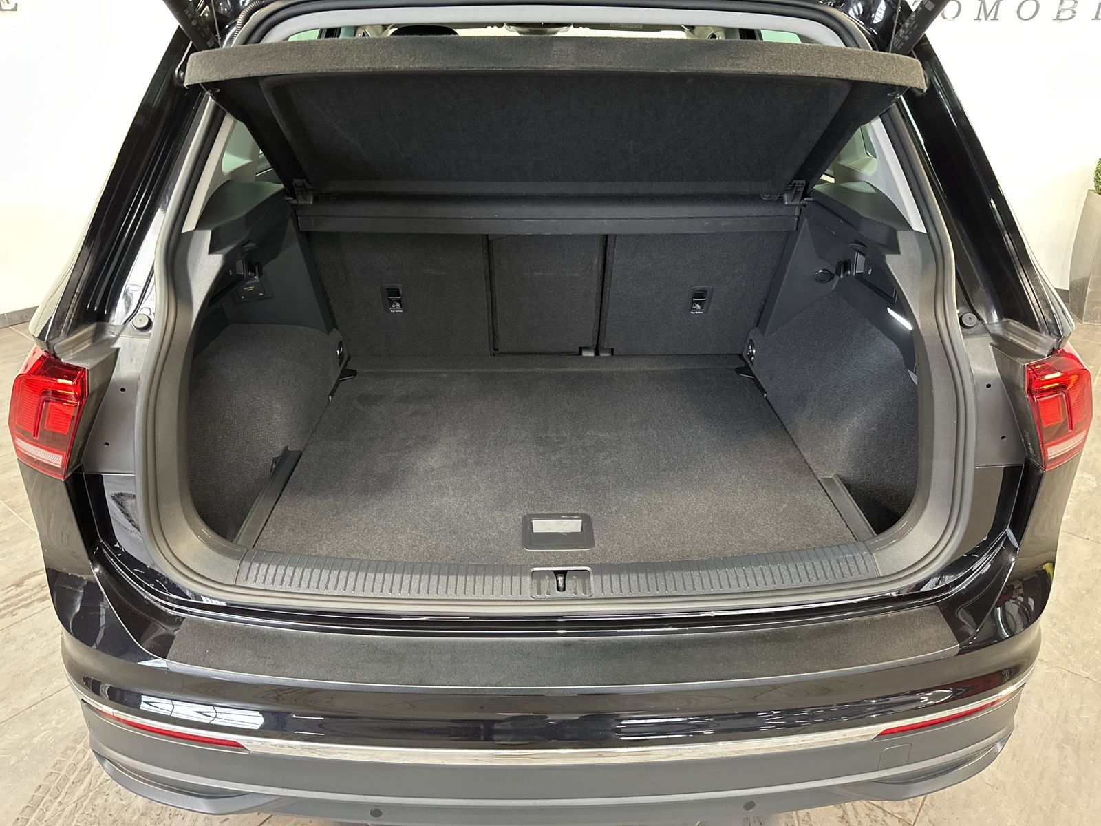 Fahrzeugabbildung Volkswagen Tiguan 2.0 TDI DSG Life NAV+LED+CARPLAY+KAM+ACC