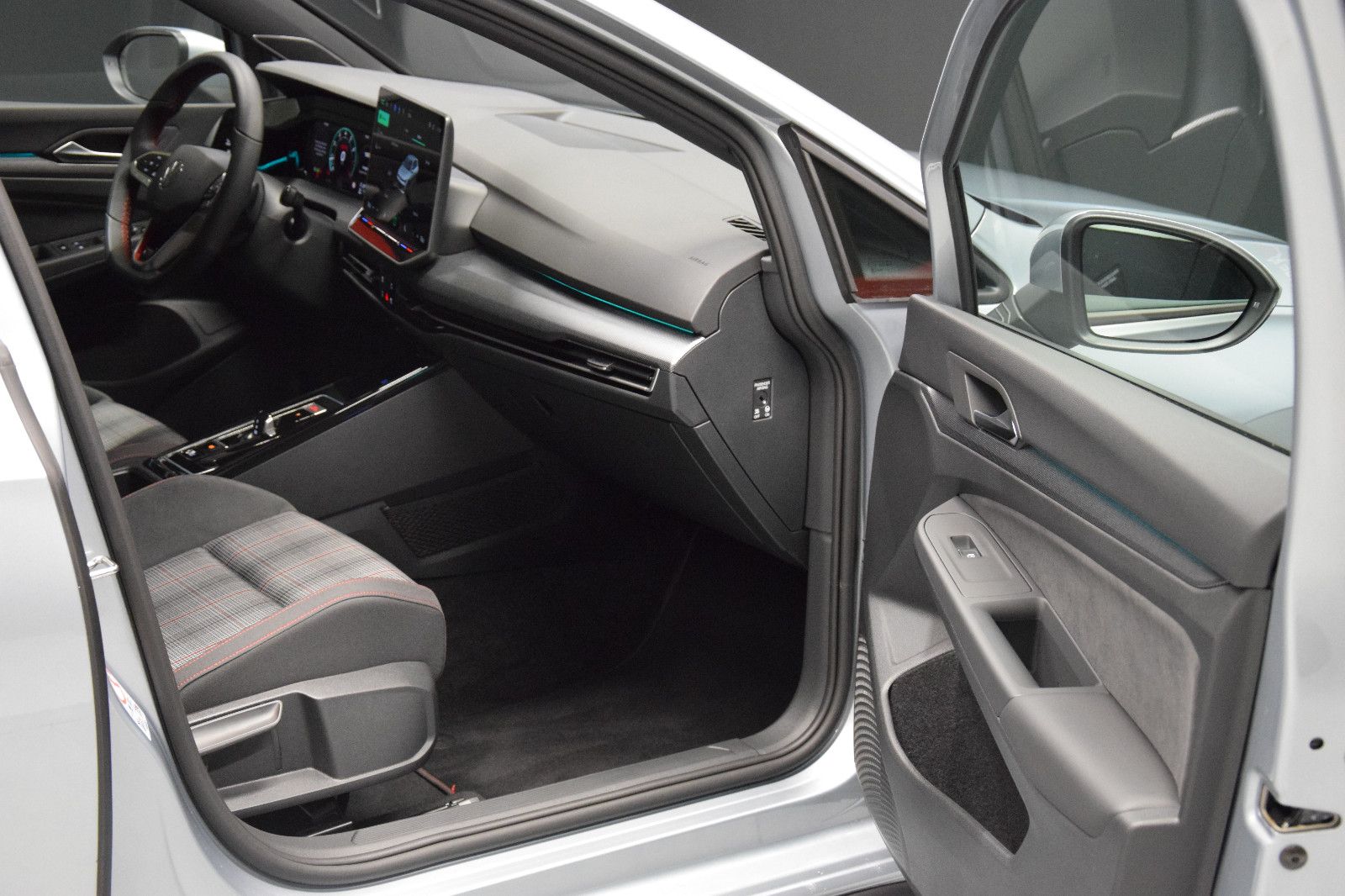 Fahrzeugabbildung Volkswagen Golf 2.0 TSI GTI Panorama DCC H&k ACC Kamera