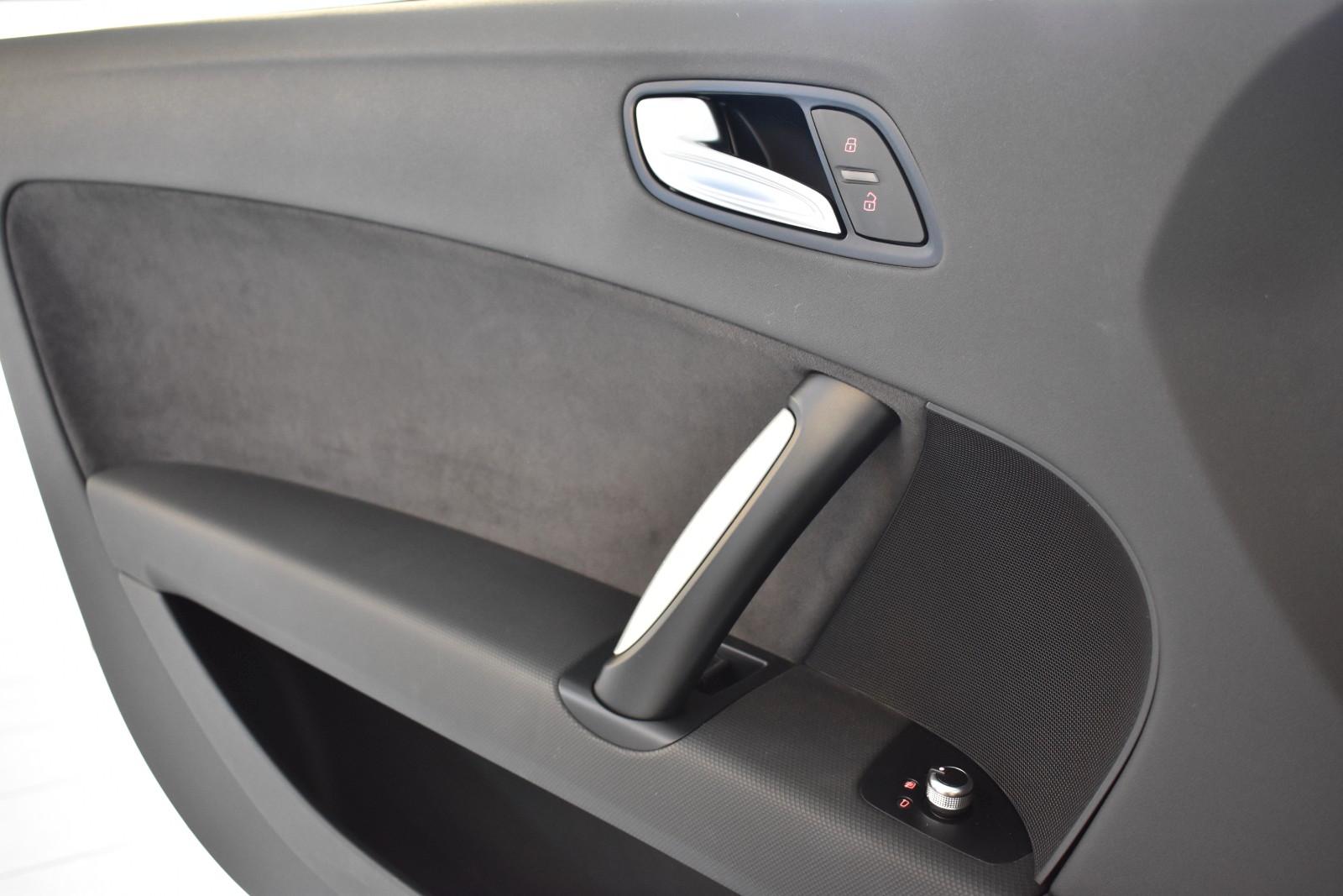 Audi TT 1.8 TFSI Cabrio/S-LINE +/ALCANTARA/SHZ/XENON/