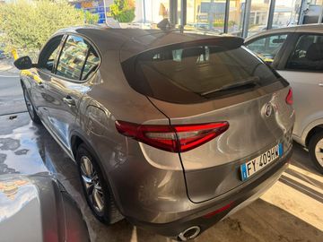 Alfa-Romeo Stelvio - 5