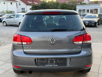 Volkswagen Golf - 6