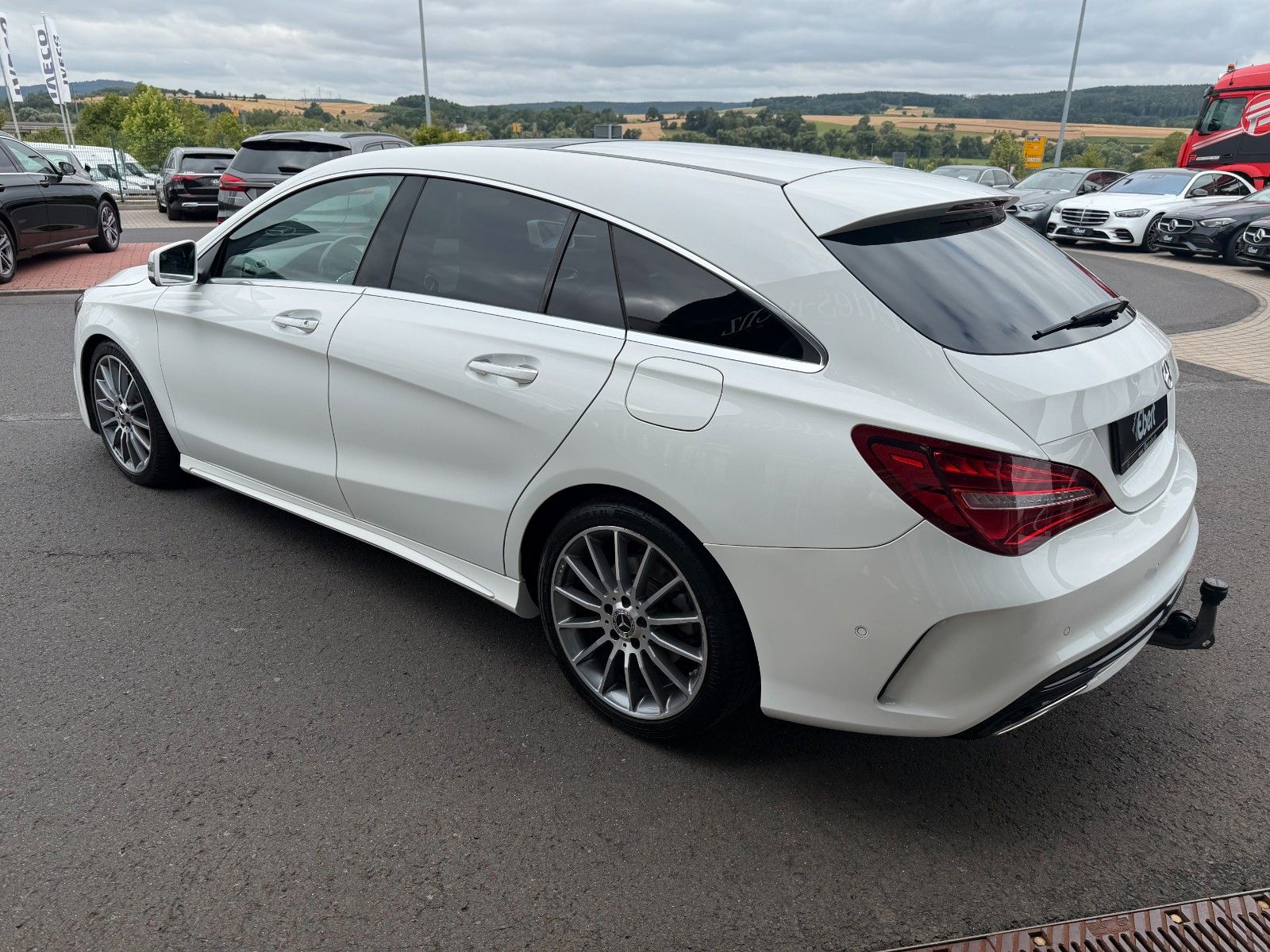 Fahrzeugabbildung Mercedes-Benz CLA 200 SB AMG+Pano+Distr+AHK+RKamera+TotW+