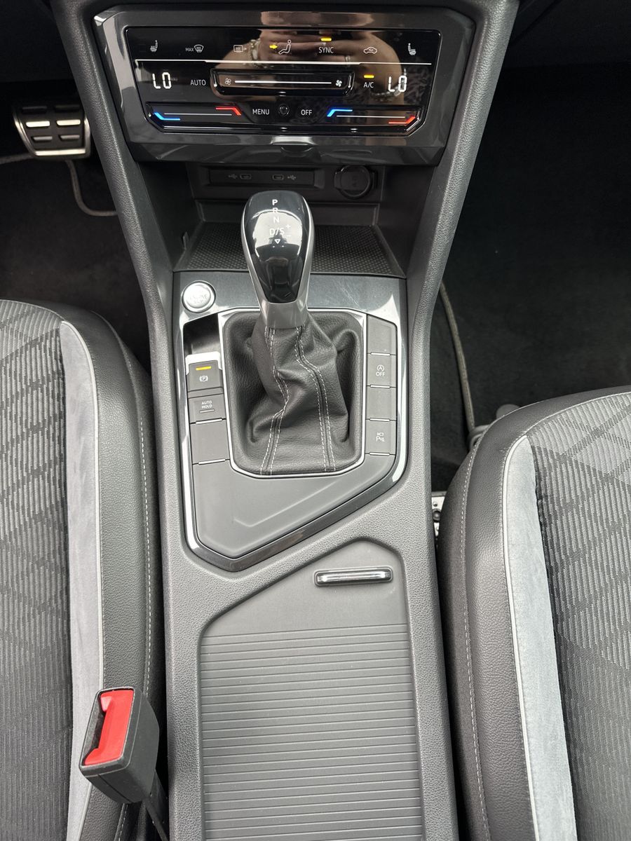 Fahrzeugabbildung Volkswagen Tiguan 1.5 TSI DSG R-Line NAV+MATRIX+ACC+360°CAM