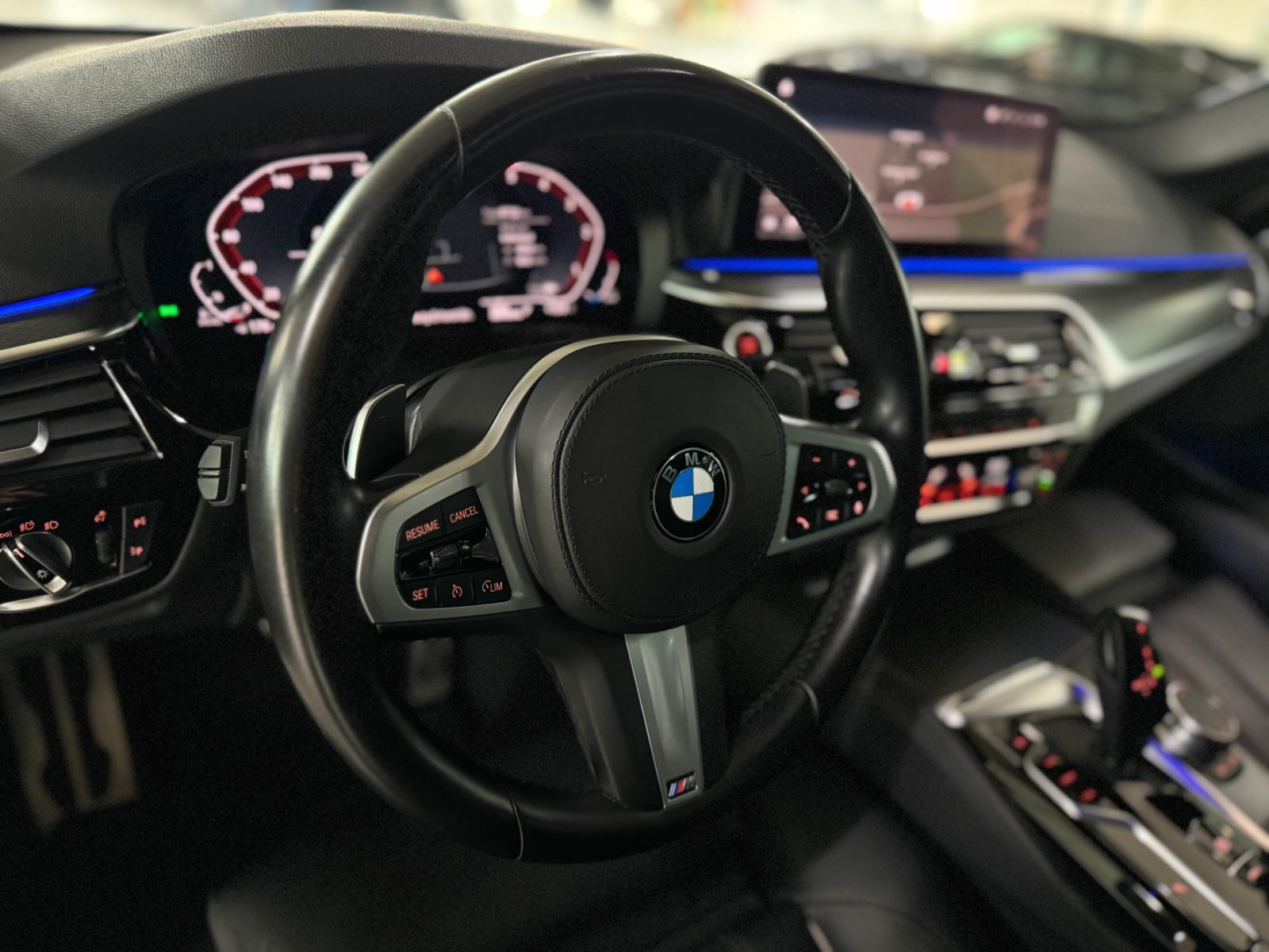 Fahrzeugabbildung BMW 520d M Sport DAB Kamera LED Panorama Individual