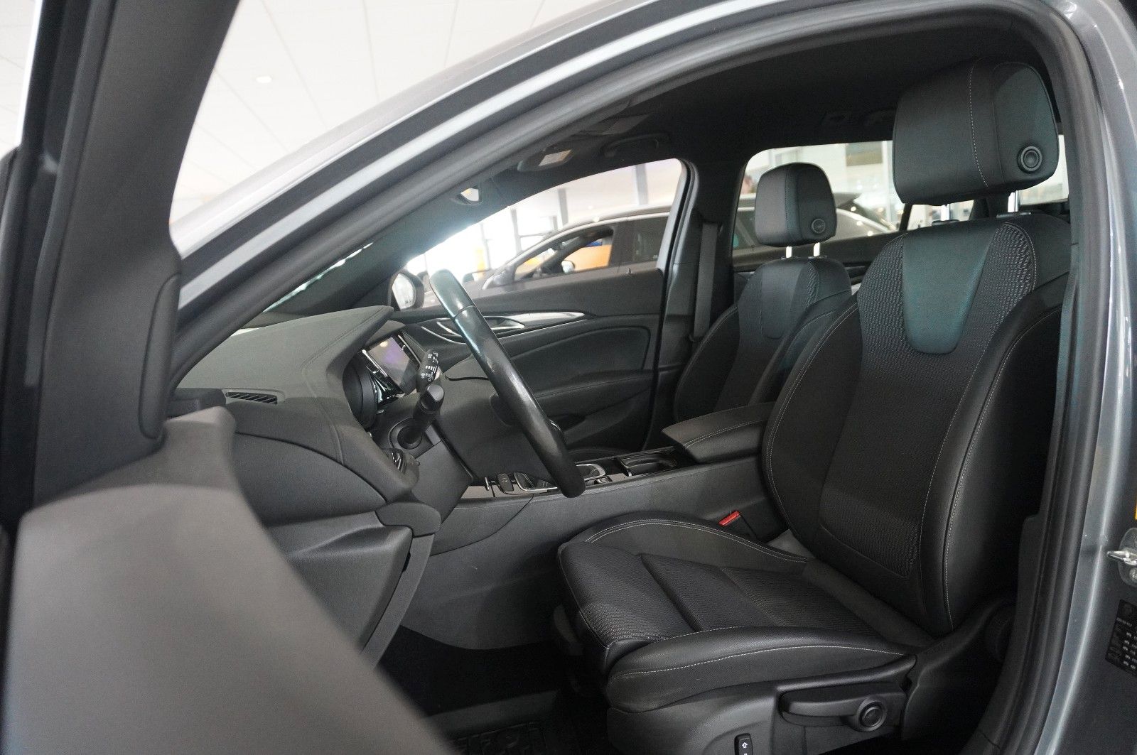 Fahrzeugabbildung Opel Insignia B ST 2.0D INNOV. NAVI/LED/KAMERA/AHK