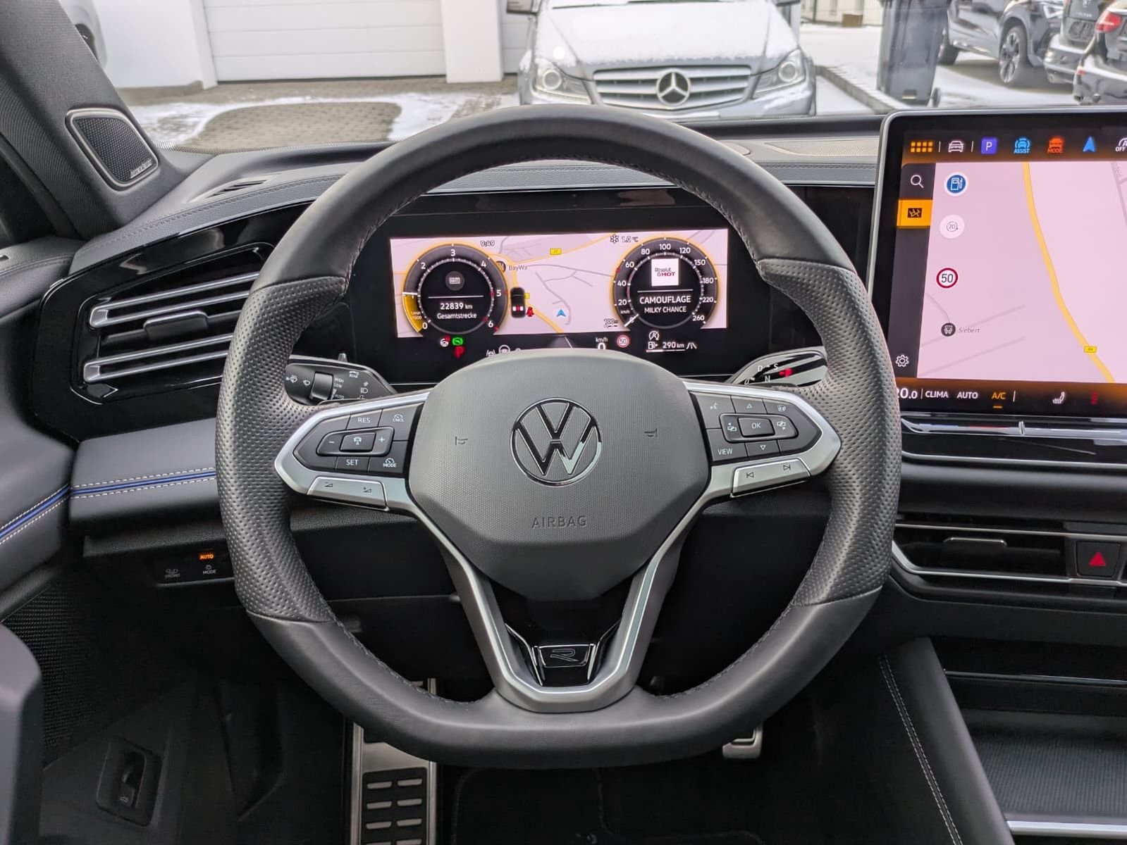 Fahrzeugabbildung Volkswagen Tiguan 2.0 TDI 4M R-Line PANO*H&K*AHK*MATRIX*20"
