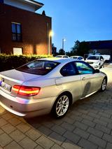BMW 320i - - BMW 320 aus 2009: Coupe
