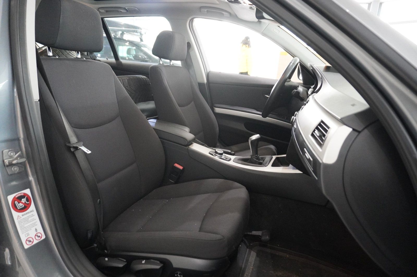 Fahrzeugabbildung BMW 320i TOURING NAVI/BI-XENON/SHZ/PDC/PANO./SH/TEMP