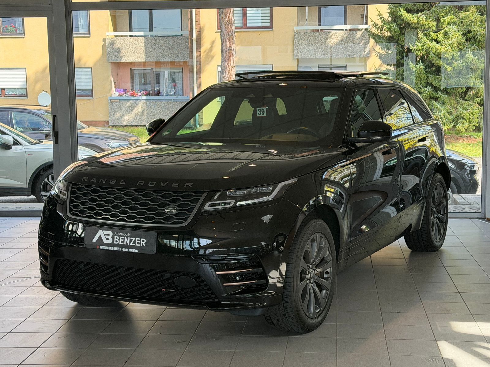 Fahrzeugabbildung Land Rover Range Rover Velar/R-DYNAMIC/PANO/HEAD-UP/ACC