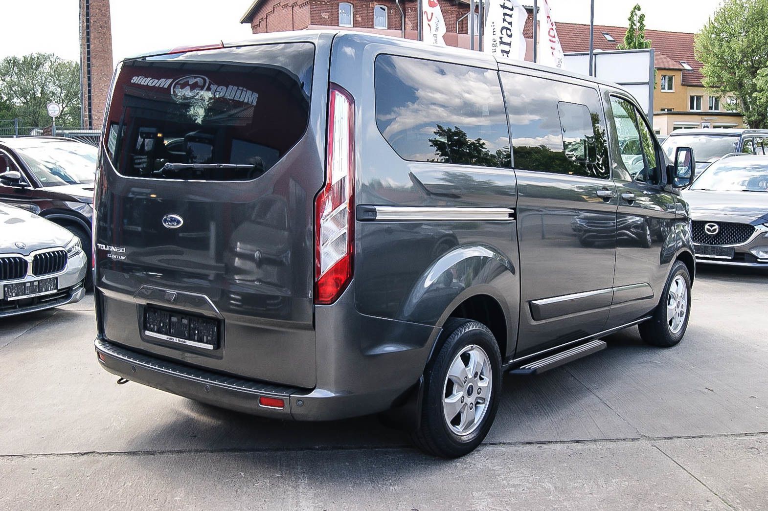 Fahrzeugabbildung Ford Tourneo Custom 2.0TDCi Auto 8-SITZE NAVI 1.HAND