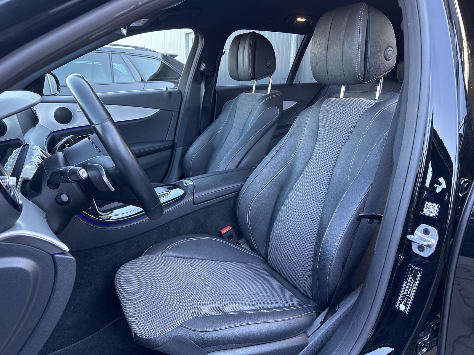 Fahrzeugabbildung Mercedes-Benz E 300de T 4M Avantgarde NAV+LED+AHK+WIDE+CARPLAY