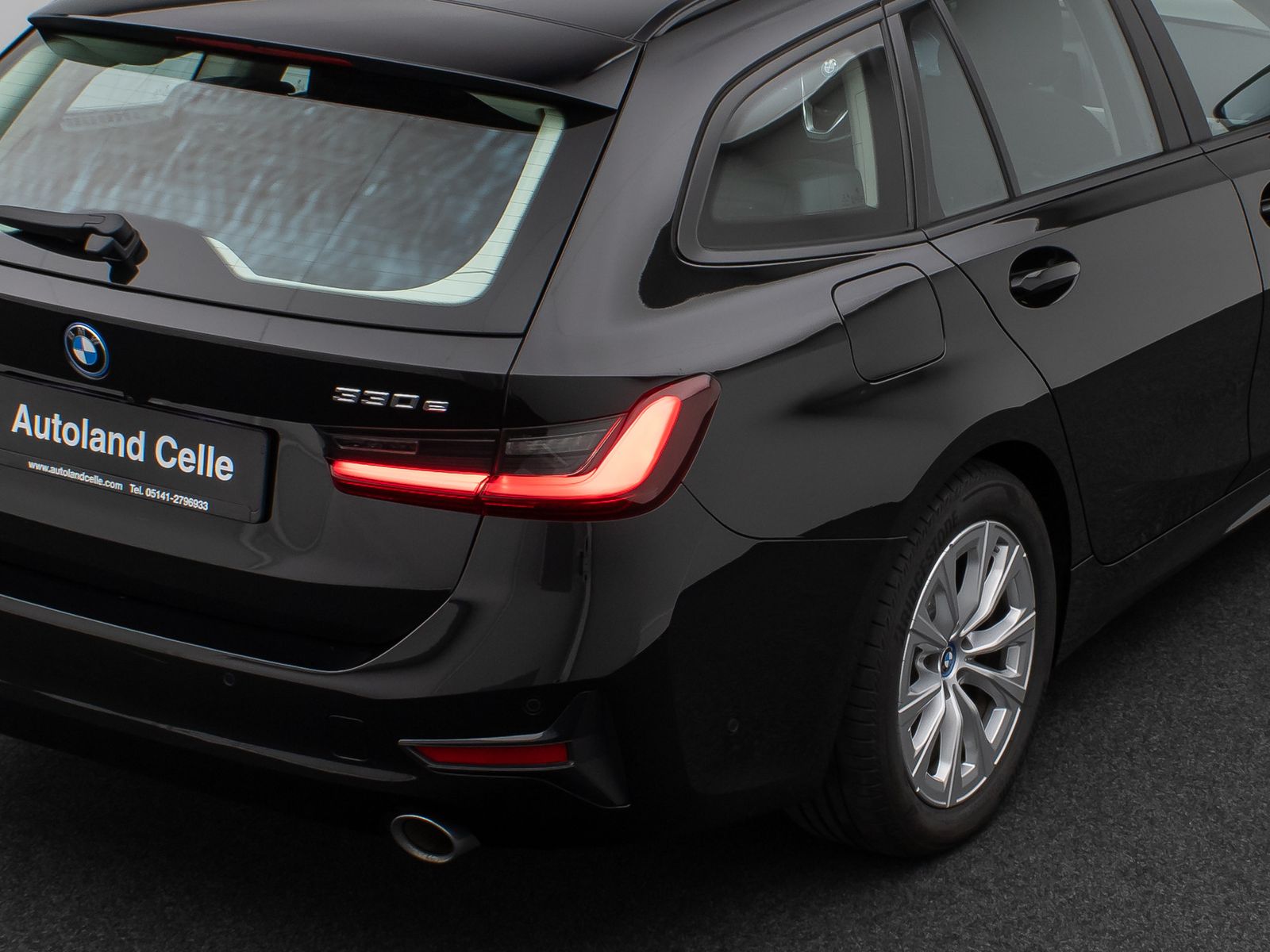 Fahrzeugabbildung BMW 330e Panorama Kamera DAB WLAN Lenkrhzg Alarm LED