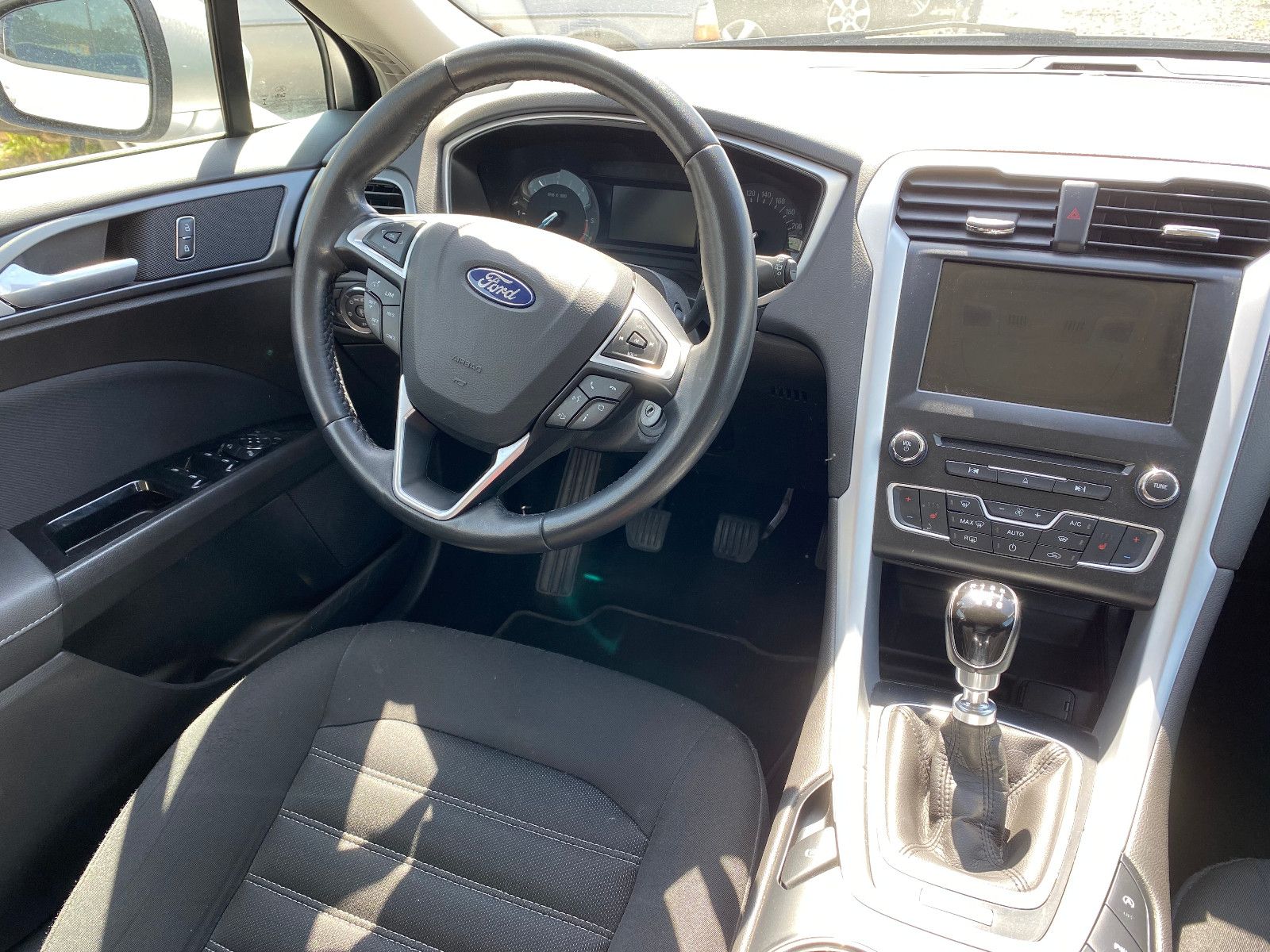 Fahrzeugabbildung Ford Mondeo Turnier Business Edition*NAVI*KAMARA*PDC*