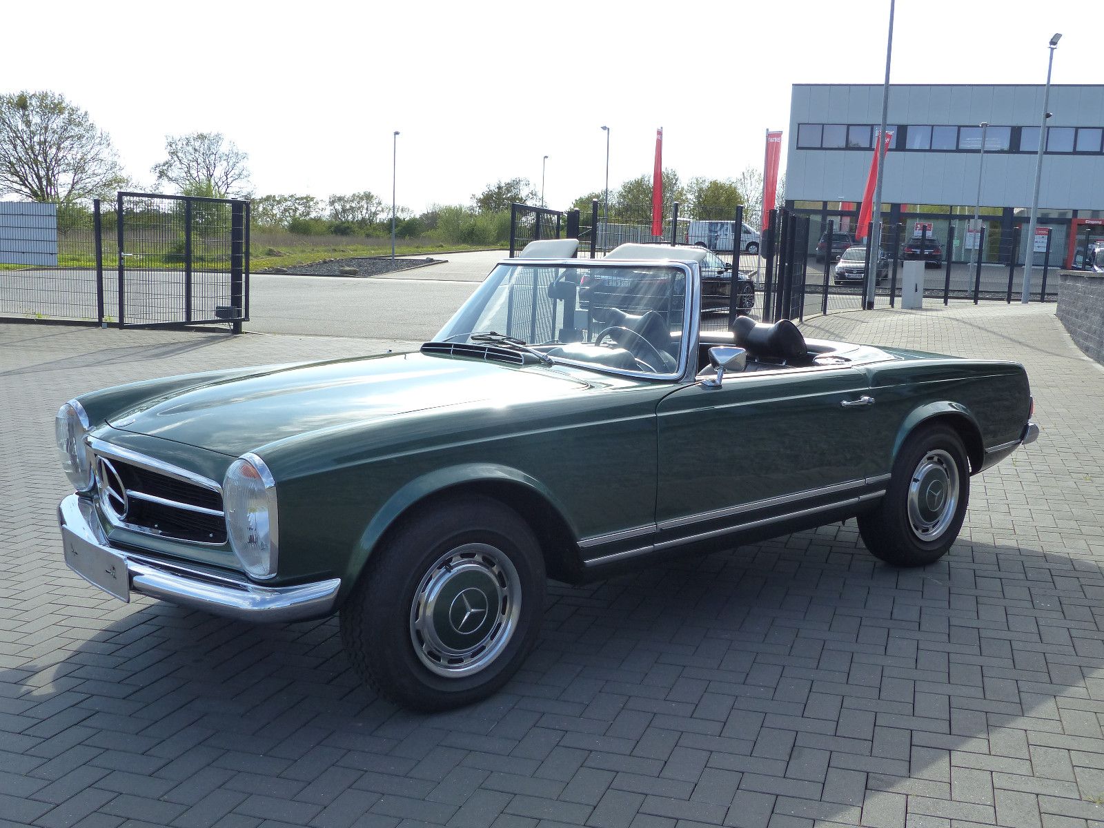 Fahrzeugabbildung Mercedes-Benz 280 SL Pagode