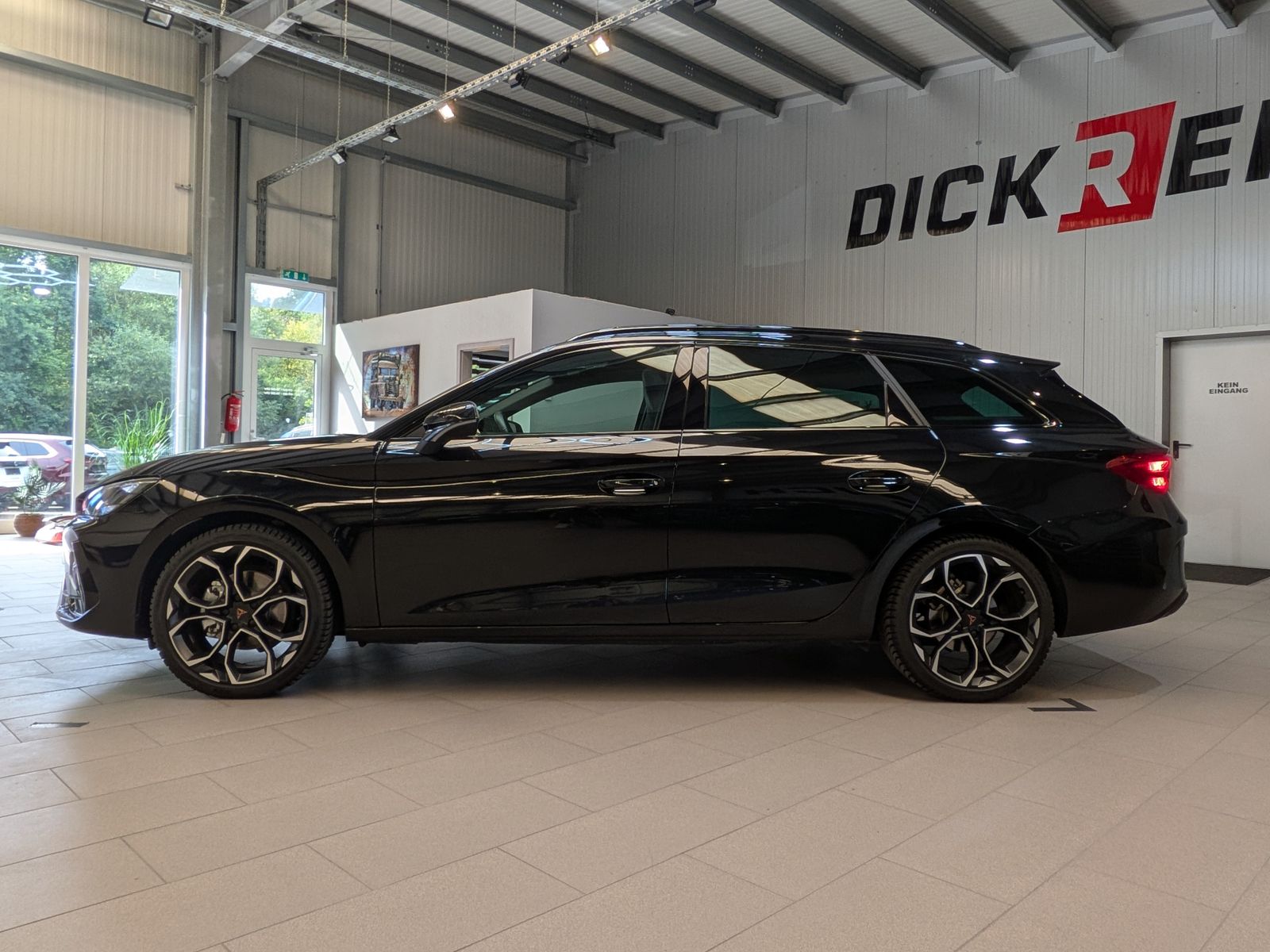 Fahrzeugabbildung CUPRA Leon 1.5 eTSI Dynamic-Edge-Paket AHK*PANO*CAM*18
