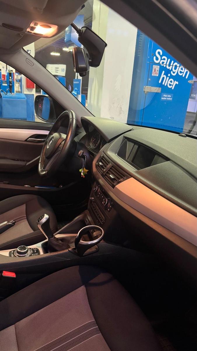 BMW X1 2011 — photo 11