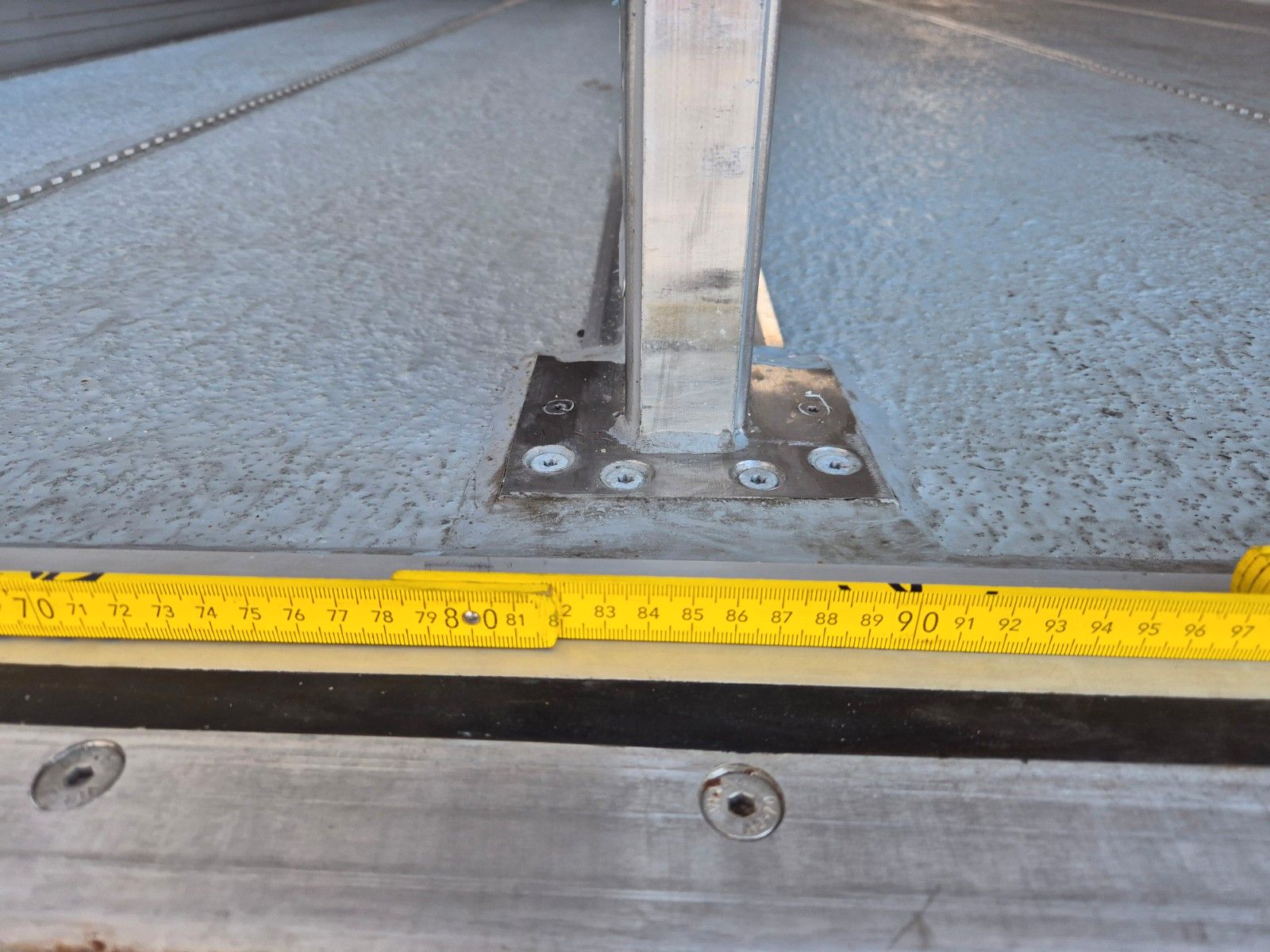 Fahrzeugabbildung Iveco AD190S40/FP Lamberet Mitsubishi LBW Tür AHK