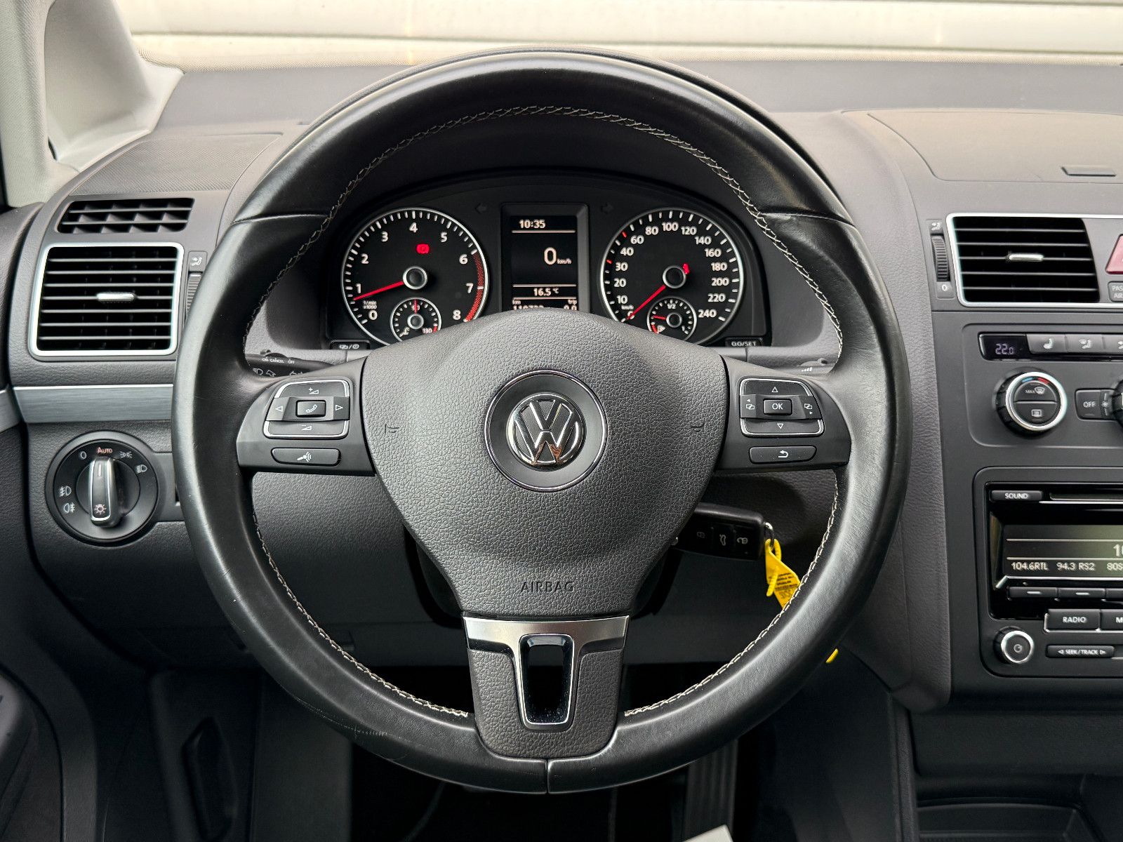 Fahrzeugabbildung Volkswagen Touran Cup 1.2 TSI 7-Sitzer Bi-Xenon GRA SHZ PDC