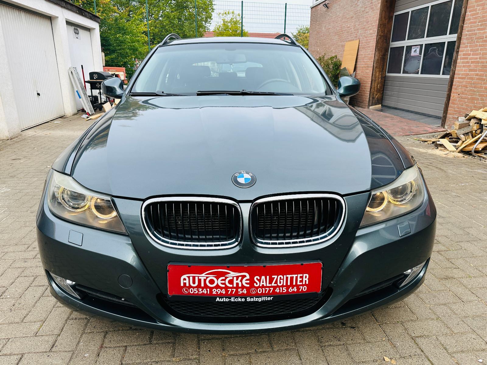 BMW 320 2009 — interior