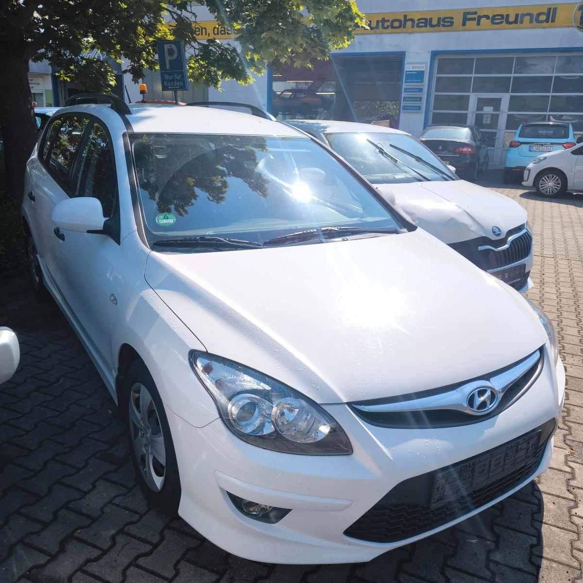 Hyundai i30 2012 — interior