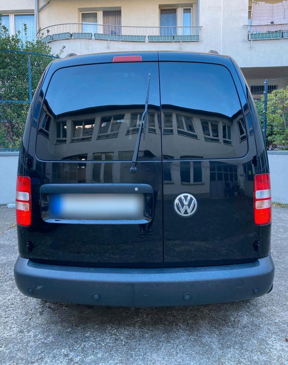 Volkswagen Caddy 2011 — rear view