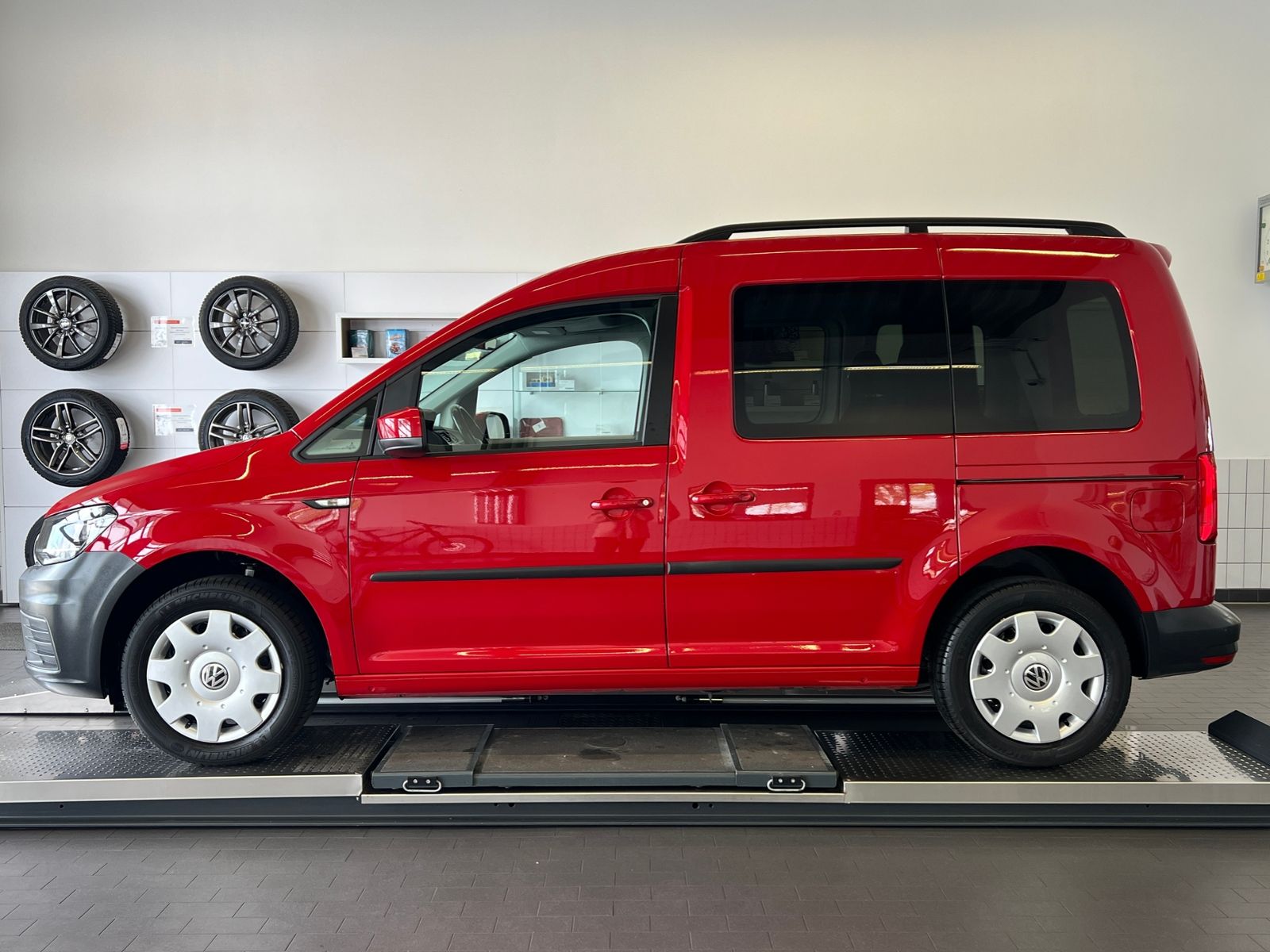 Fahrzeugabbildung Volkswagen Caddy Trendline 1.4 TSI *AHK, Navi, Klima, Sitzh
