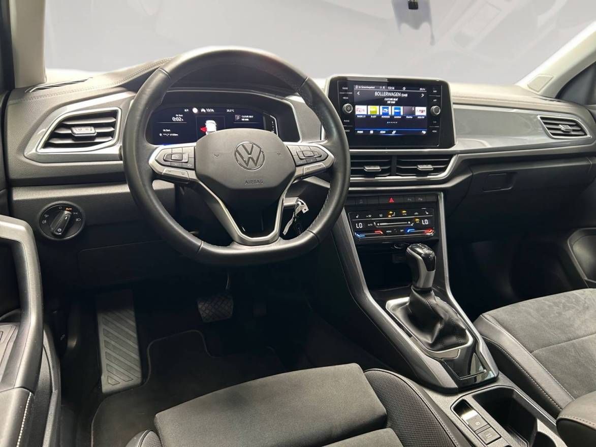 Fahrzeugabbildung Volkswagen T-Roc 1.5 TSI | CarPlay | Dachrehling | LED |