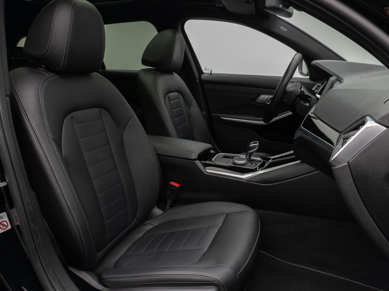Fahrzeugabbildung BMW 320d Panorama HiFi PDC LED Geschwindigkeitsreg