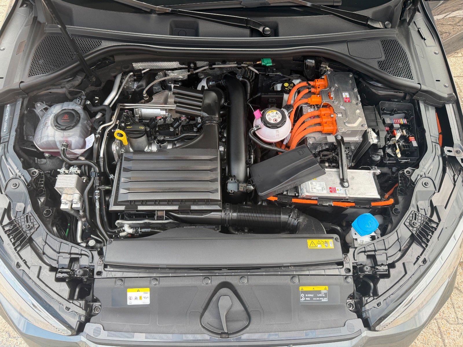 Fahrzeugabbildung Audi A3 Sportback 40 TFSI e S-LINE SPORTPAKET AHK LED