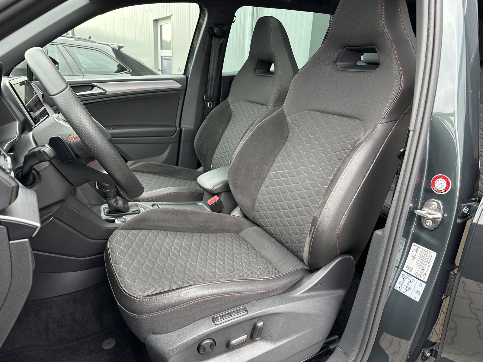 Fahrzeugabbildung SEAT Tarraco 2.0 TSI DSG 4D FR NAV+LED+AHK+PANO+360°