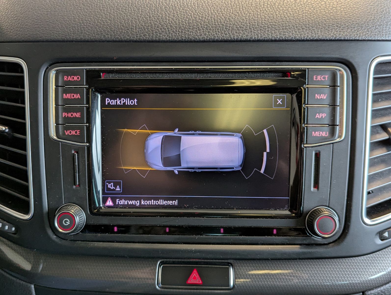 Fahrzeugabbildung Volkswagen Sharan 2.0 TDI DSG Join Pano StHz. 7-Sitze AHK