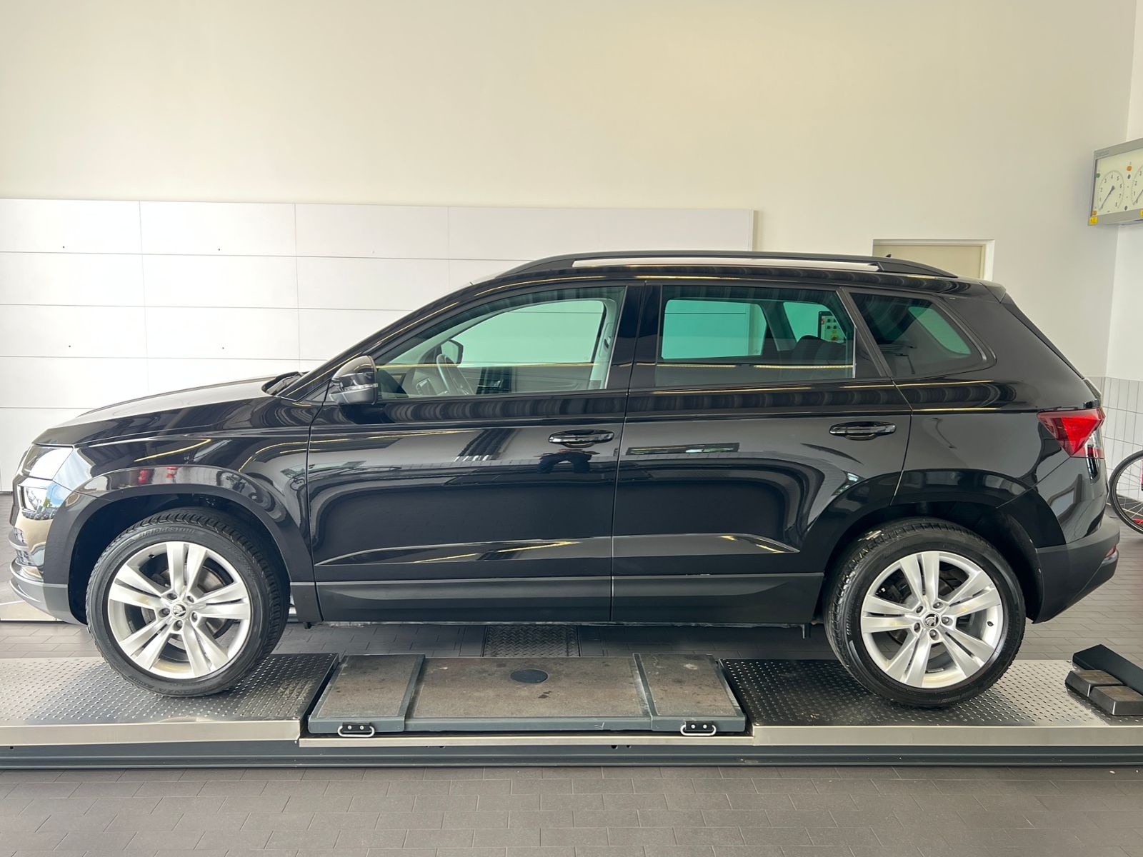 Fahrzeugabbildung SKODA Karoq Style 2.0 TDI DSG *AHK,LED,Navi,Kamera,18'