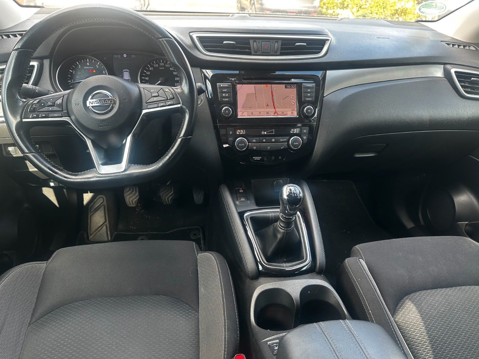 Fahrzeugabbildung Nissan Qashqai AHK / beh. FS/ Navigation / Alu