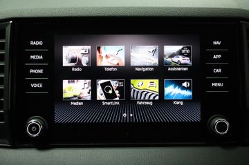 Skoda Karoq Sportline 4x4 AHK Pano 19 Zoll NAVI