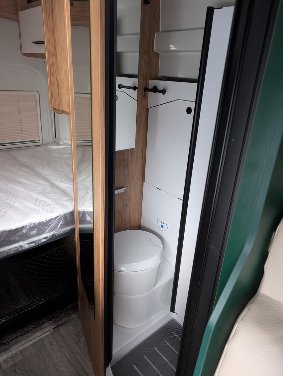 Fahrzeugabbildung Karmann Dexter 4x4 DE 560 AW 170 PS, AHK, RFK Tageszu.