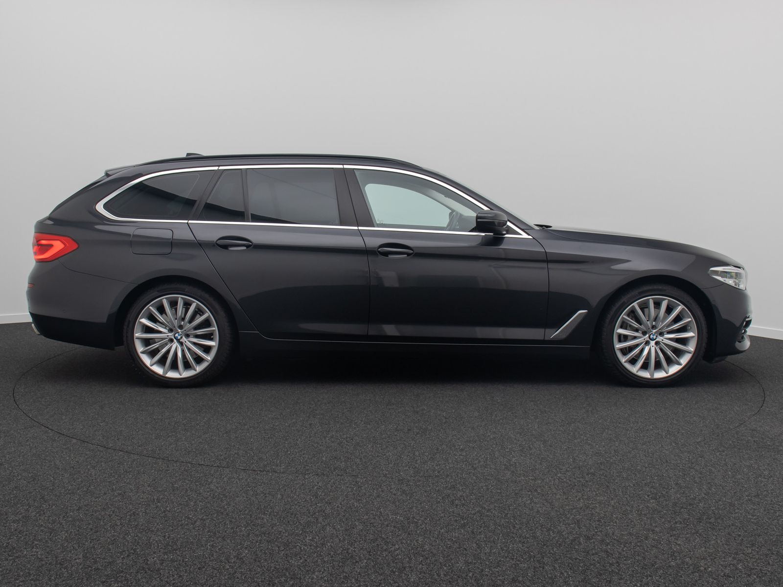 Fahrzeugabbildung BMW 540i xD HUD Kamera MSport Komfort Panorama19Zoll