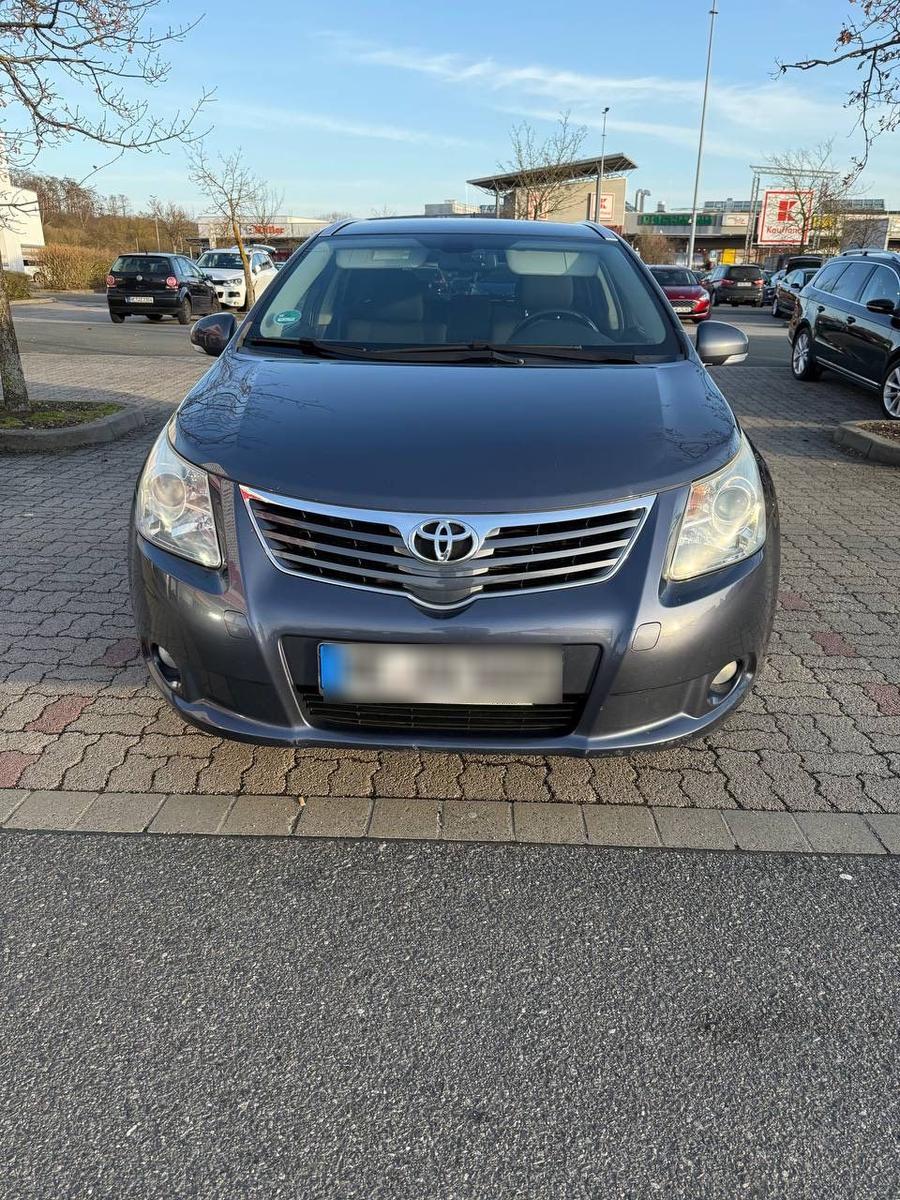 Toyota Avensis 2009 — rear view