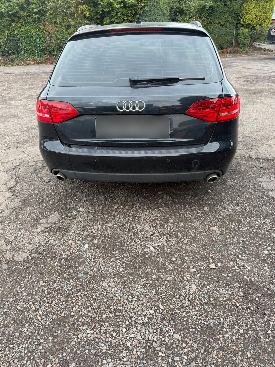 Audi A4 2011 — engine