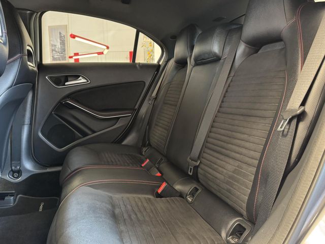 MERCEDES-BENZ A 180 — Foto 27